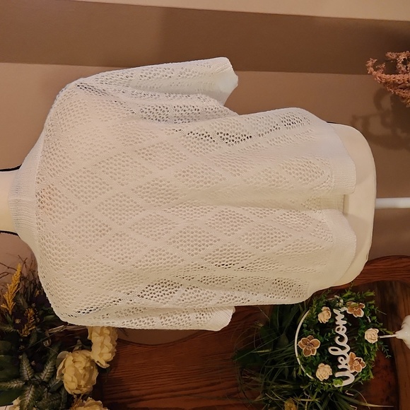 White shrug - Picture 3 of 4